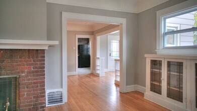 2865 N Frederick Ave in Milwaukee, WI - Building Photo - Building Photo