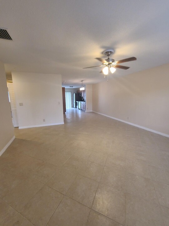 4683 Orleans Ct in West Palm Beach, FL - Building Photo