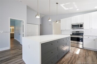 1132 NW 143rd Ave in Pembroke Pines, FL - Building Photo - Building Photo
