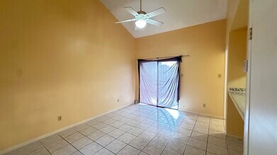 100 Aurora St in Laredo, TX - Foto de edificio - Building Photo
