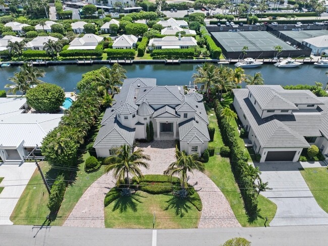 property at 81 Island Dr S