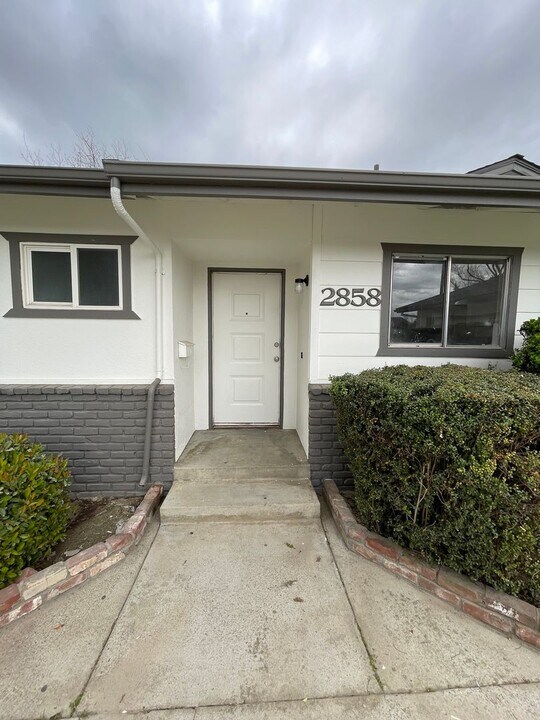 2858 Tahoe Dr in Merced, CA - Building Photo