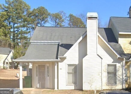 2187 Wellington Cir in Lithonia, GA - Building Photo