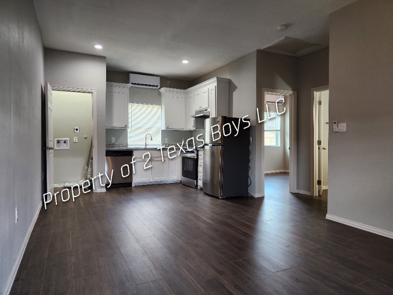 101 N Pecan St in Leonard, TX - Building Photo
