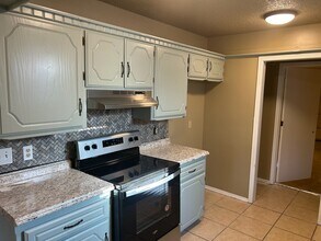 933 Windsor Ct in Yukon, OK - Building Photo - Building Photo