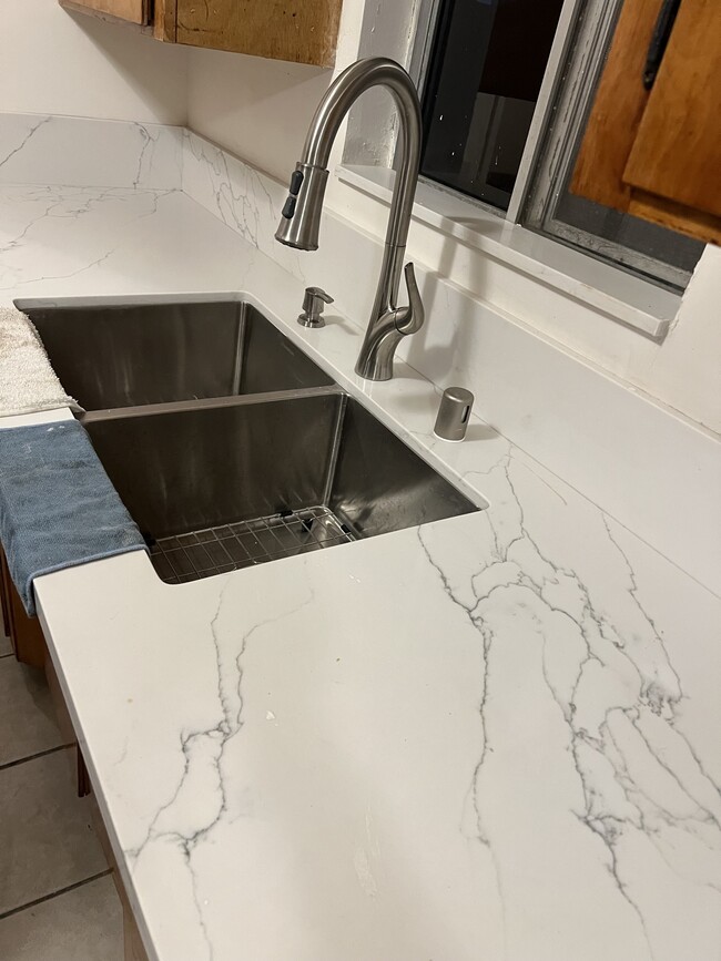 1022 W 25th St, Unit #1