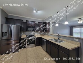 129 Meadow Dr in Beebe, AR - Foto de edificio - Building Photo