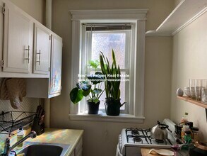 1840 Commonwealth Ave, Unit 8 in Boston, MA - Building Photo - Building Photo