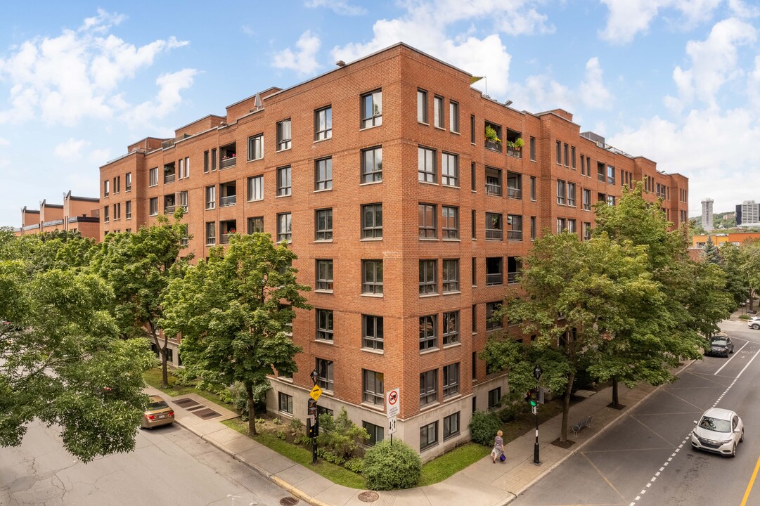 Bief Des Seigneurs in Montréal, QC - Building Photo