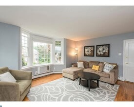 4236 Valley Rd, Unit 2 fl in Drexel Hill, PA - Foto de edificio - Building Photo