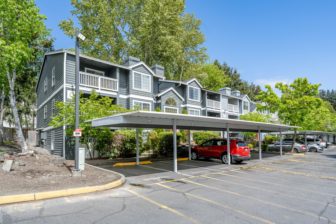 Hillwood Condominiums in Des Moines, WA - Foto de edificio