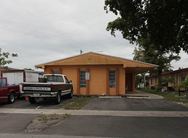 6030-6032 Buchanan St in Hollywood, FL - Building Photo - Building Photo