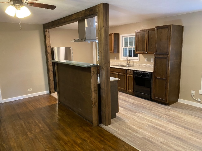 802 E 4th St in Mount Pleasant, TX - Building Photo - Building Photo