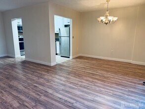 10 N Wood Ave in Linden, NJ - Building Photo - Building Photo