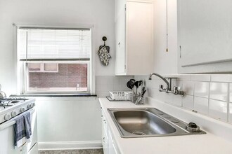 6926 Natural Bridge Rd, Unit 2 in St. Louis, MO - Building Photo - Building Photo