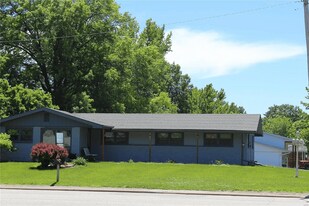 5090 Humbert Rd in Alton, IL - Building Photo