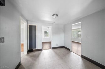 1369 Adelaide Ave SE, Unit 2 in Warren, OH - Foto de edificio - Building Photo