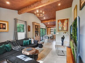 6401 SW 42nd Terrace in Miami, FL - Building Photo - Building Photo
