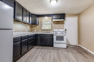 8100 Doreen Ave in Fort Worth, TX - Foto de edificio - Building Photo