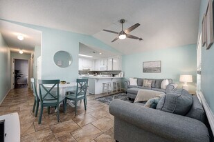 17462 Front Beach Rd in Panama City Beach, FL - Building Photo