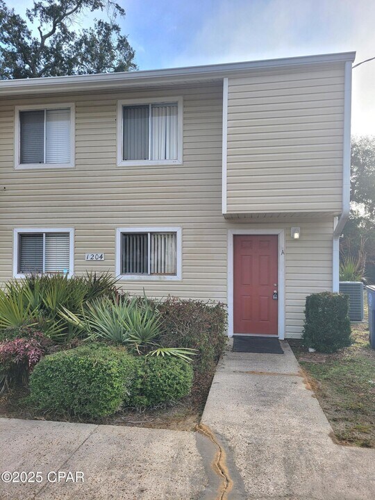 1202 Drake Ave in Panama City, FL - Building Photo