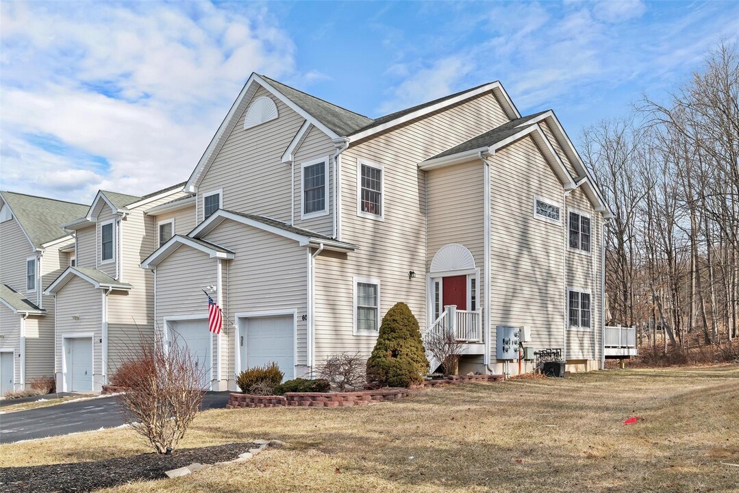 60 Pewter Cir in Chester, NY - Building Photo