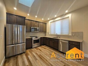 241 7th St in Ashland, OR - Building Photo - Building Photo