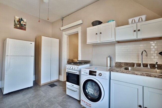 property at 2813 Garfield Ave