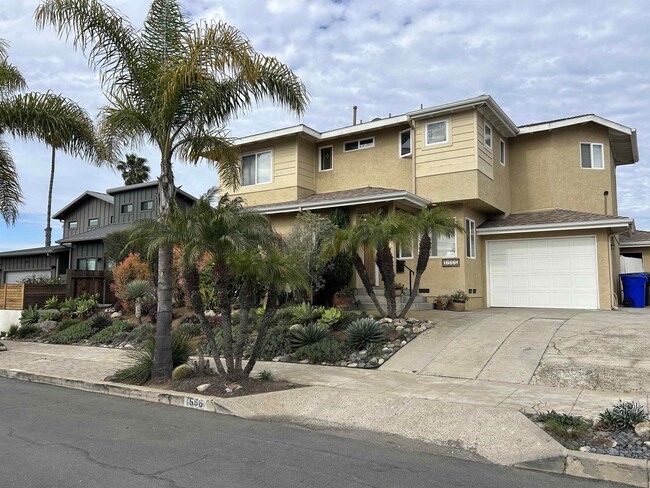 1566 Santa Barbara St in San Diego, CA - Building Photo - Building Photo