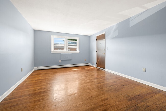 30 Deerfield Ct, Unit D in East Hartford, CT - Foto de edificio - Building Photo