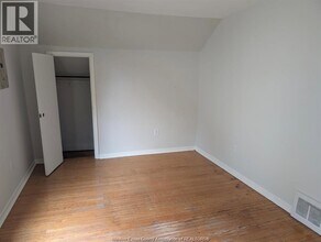 1335 Marentette Ave in Windsor, ON - Building Photo - Building Photo