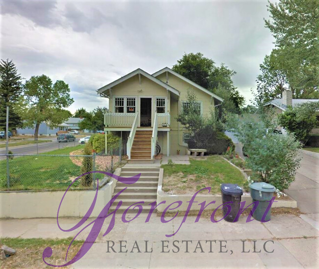 property at 1305 S Oak St