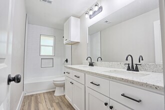 704 Natchez River Cir in Montgomery, TX - Building Photo - Building Photo
