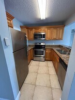 1493 Lake Crystal Dr, Unit F in West Palm Beach, FL - Building Photo