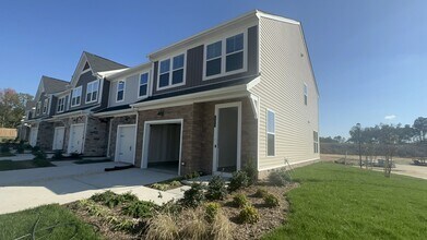 553 McCormick Farm Pl in Glen Allen, VA - Foto de edificio - Building Photo