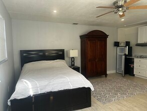 6820 Scott St in Hollywood, FL - Building Photo - Building Photo