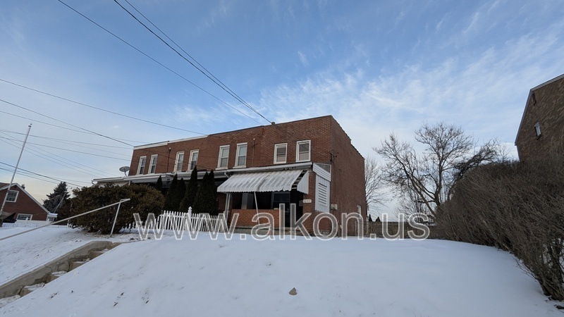 4247 Gladstone St in Pittsburgh, PA - Building Photo