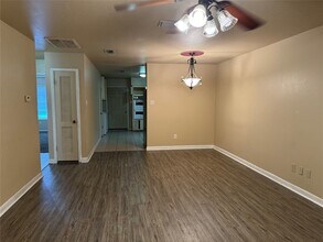 609 Sunset Ln in Alvin, TX - Building Photo - Building Photo