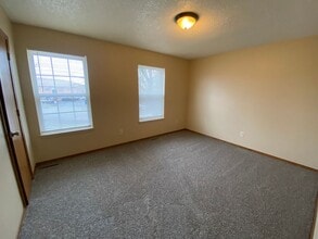 2210 E Mac's Ct in Springfield, MO - Building Photo - Building Photo