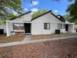 8230 San Jose Manor Dr E, Unit 4 in Jacksonville, FL - Building Photo