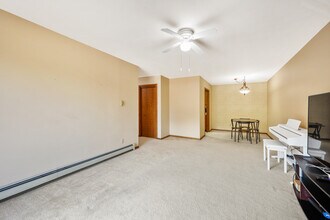 2564 Branch St, Unit 12 in Middleton, WI - Building Photo - Building Photo