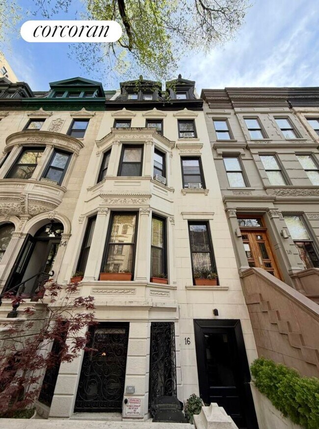 16 W 95th St in New York, NY - Building Photo - Building Photo