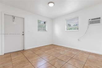 567 NW 90th St, Unit 3 in El Portal, FL - Building Photo - Building Photo