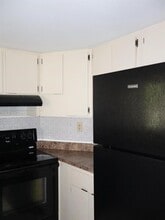 6995 NW 186th St in Hialeah, FL - Building Photo - Building Photo