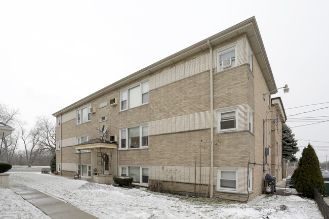 2225 Desplaines Ave in North Riverside, IL - Foto de edificio - Building Photo