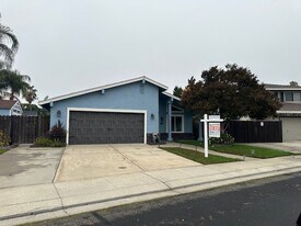 1061 Chianti Ln in Manteca, CA - Building Photo