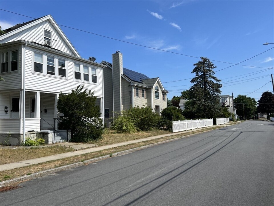 40 Florence St, Unit 2 in Winchester, MA - Building Photo