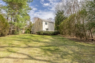 13 Sycamore Dr in East Hampton, NY - Building Photo - Building Photo