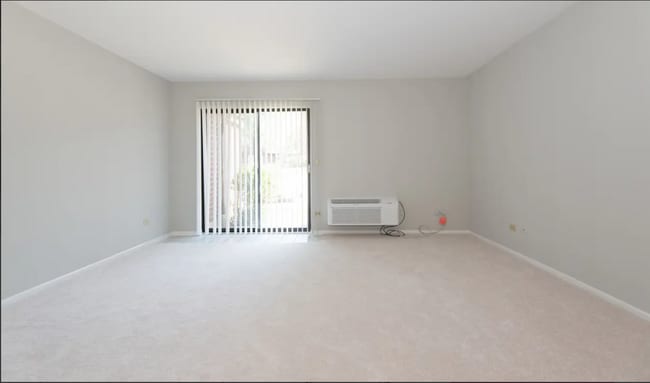 920 N Lakeside Dr, Unit Lakeside Dr in Vernon Hills, IL - Foto de edificio - Building Photo