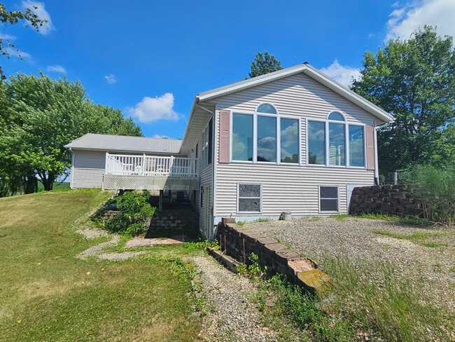 8114 W Townsend Rd in Janesville, WI - Building Photo - Building Photo